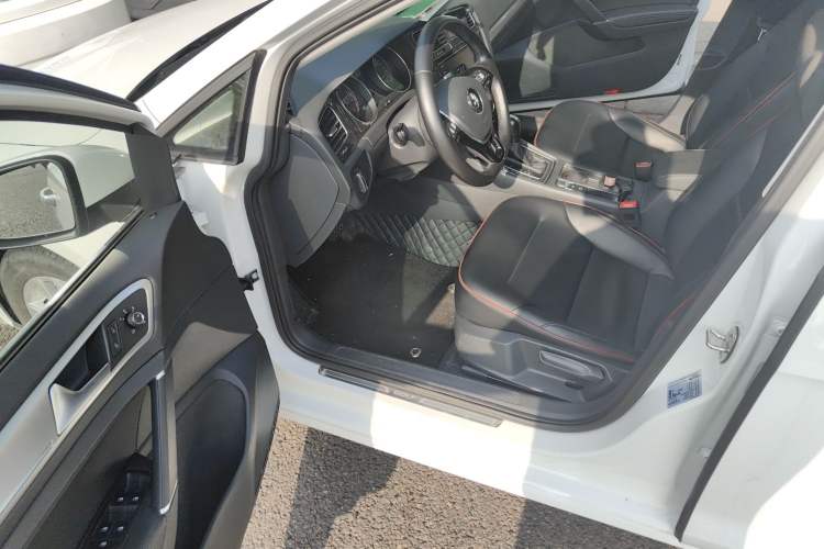 Used Volkswagen Golf 2018 230TSI Automatic Comfort Model Driver Seat