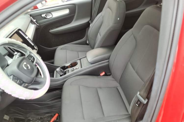 Used Volvo XC40 2021 T4 4x4 SmartDrive Fashion Edition Left Front Seat