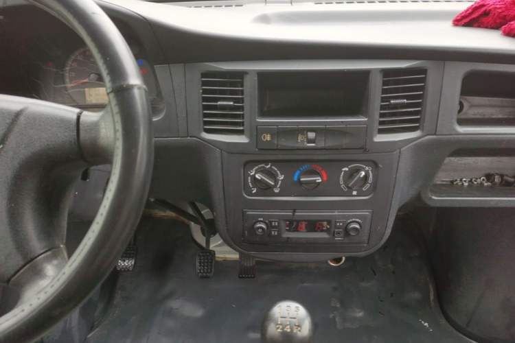 Used Wuling Zhiguang 2015 1.2L Practical LS-I Model Audio And AC Panel