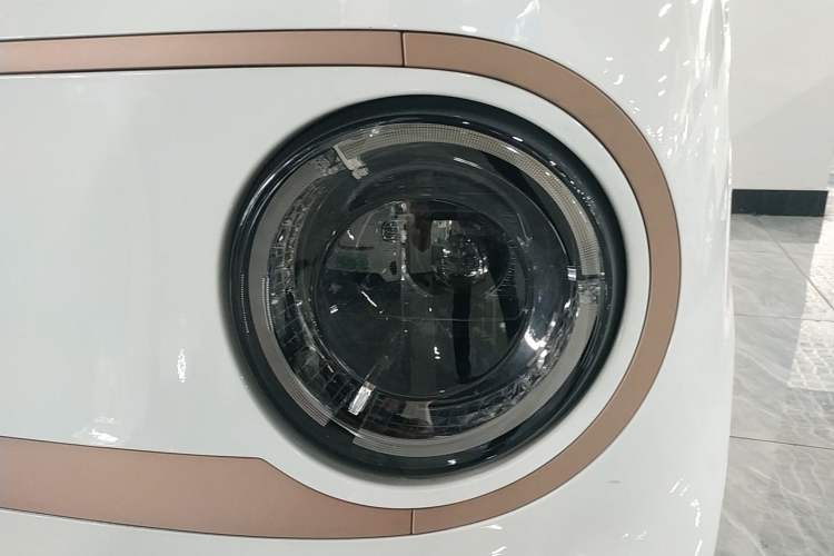 Used Geely Galaxy Panda 2023 Panda Mini 200km Endurance Bear Left Front Headlight