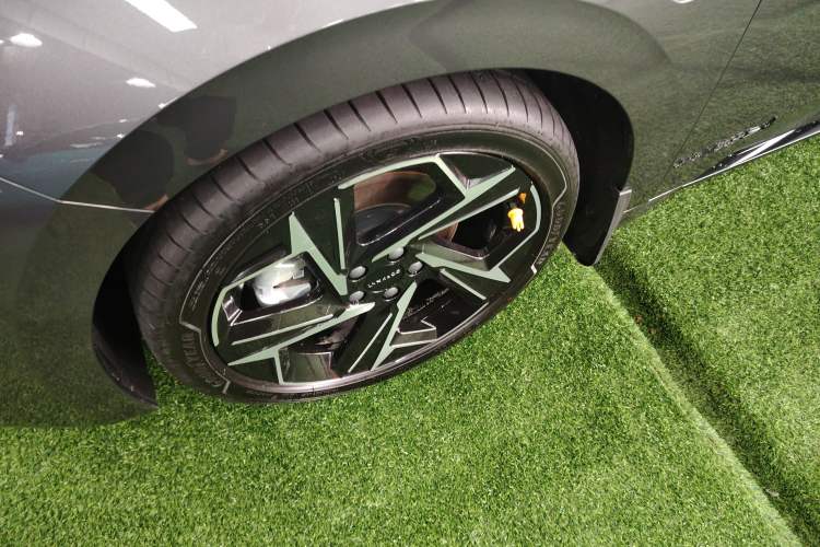 Used Lynk & Co 07 2024 EM-P 126 Long-Range Halo
