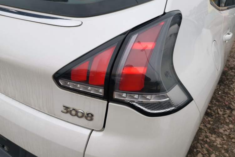 Used Peugeot 3008 2016 2.0L Automatic Classic Edition Right Rear Taillight