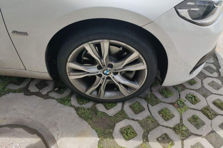 Used BMW 1 Series 2017 120i Design Package Model Right Front Wheel Hub