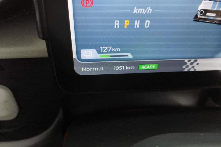 Used SAIC MAXUS Dana V1 2024 V1 Short Wheelbase Low-Roof Multi-Function Version (51 kWh)
