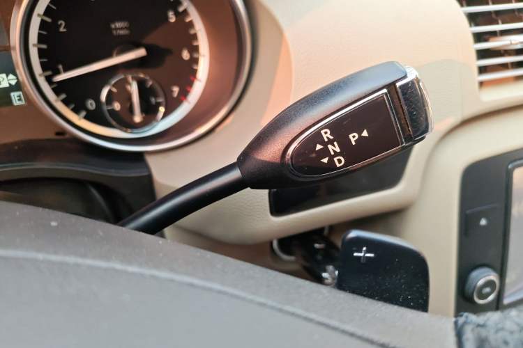 Used Mercedes-Benz R-Class 2017 R 320 4MATIC Business Edition Prestige Model
