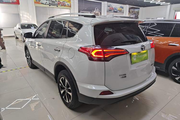 Used Toyota RAV4 2016 2.0L CVT Two-Wheel Drive Fashion Edition China V Standard