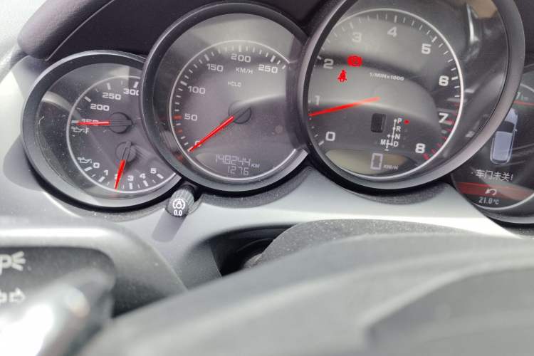 Used Porsche Cayenne 2013 3.6L automatic transmission U.S. specification Odometer Close Up