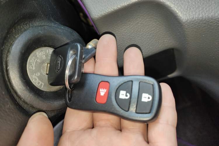 Used Nissan NV200 2012 1.6L 232 Seats Luxury Version Vehicle Key