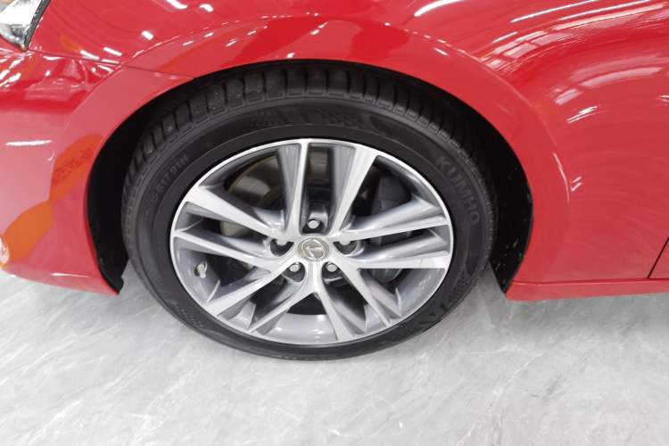 Used Lexus IS 2017 300 Leading Edition Left Front Wheel Hub