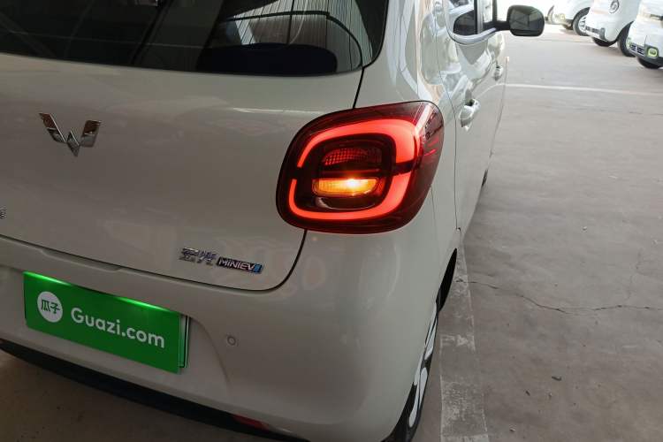 Used Wuling Hongguang MINIEV 2025 Four-Door Version Zhenxiang+ Edition Right Rear Taillight
