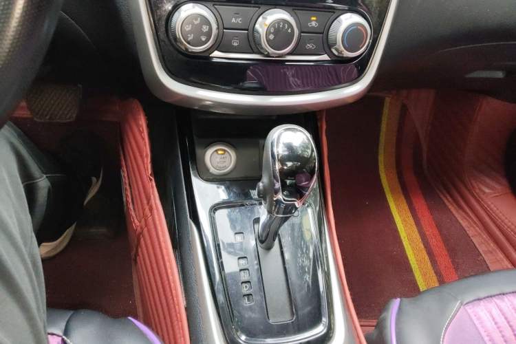 Used Nissan Tiida 2019 1.6L CVT Smart Drive Version China VI Standard