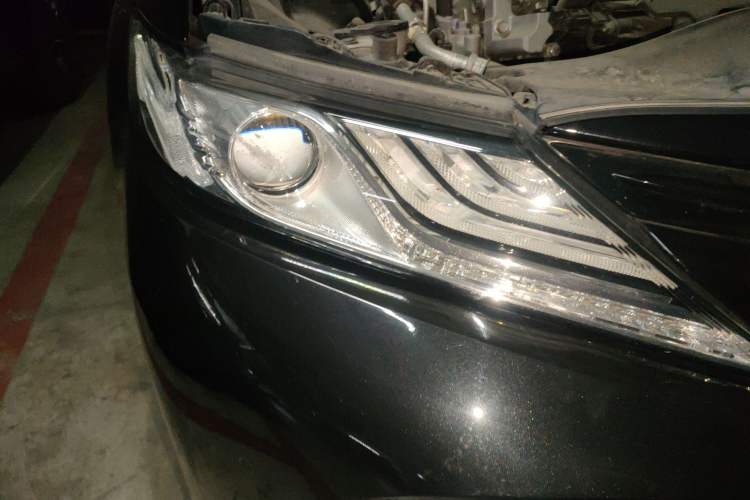 Used Toyota Camry 2018 2.5G Luxury Edition Right Front Headlight