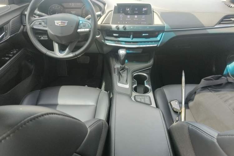 Used Cadillac CT4 2020 28T Fashion Edition Center Console