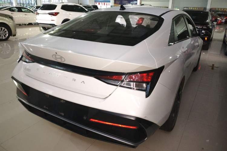 Used Hyundai Elantra 2023 1.5L CVT GLX Elite Edition Rear Right 45 Deg