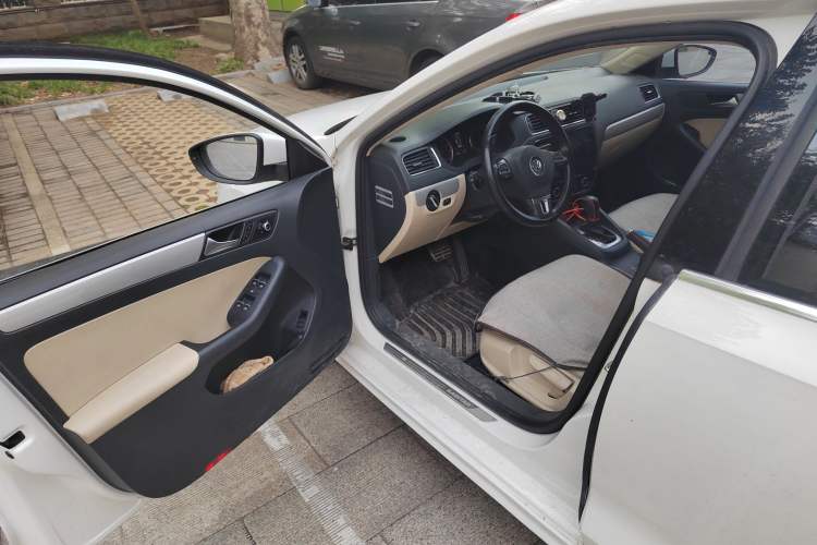 Used Volkswagen Sagitar 2014 1.4TSI Automatic Luxury Model Driver Seat