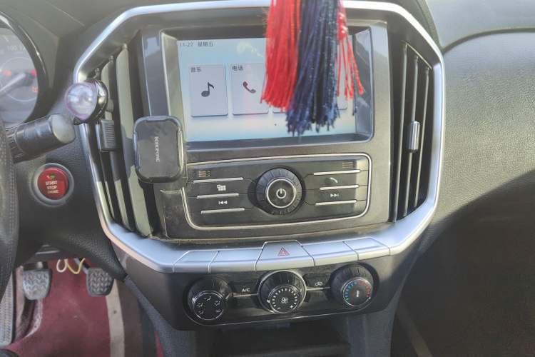 Used JMC Yuhu 7 2020 2.0T Diesel Manual 4x4 Comfort Edition Long Wheelbase China VI Emission Standard JX4D20A6L Audio And AC Panel