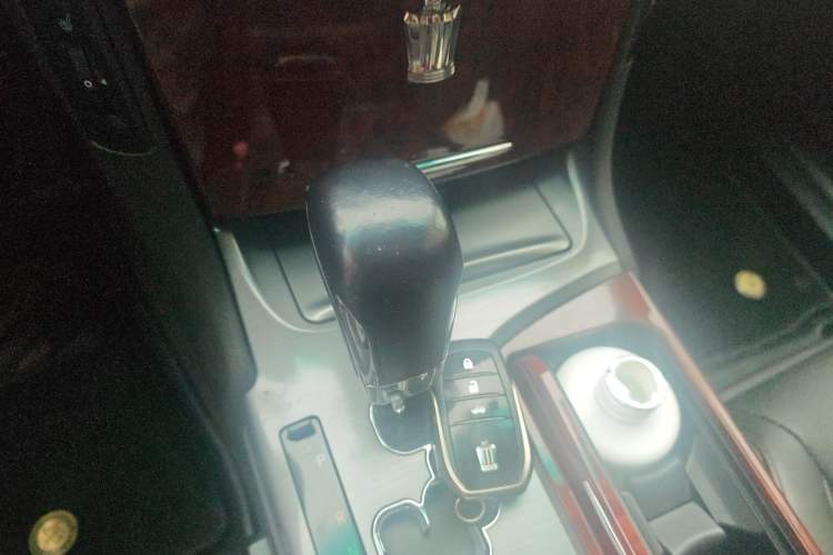 Used Toyota Crown 2012 2.5L Royal Leather Edition Gear Lever