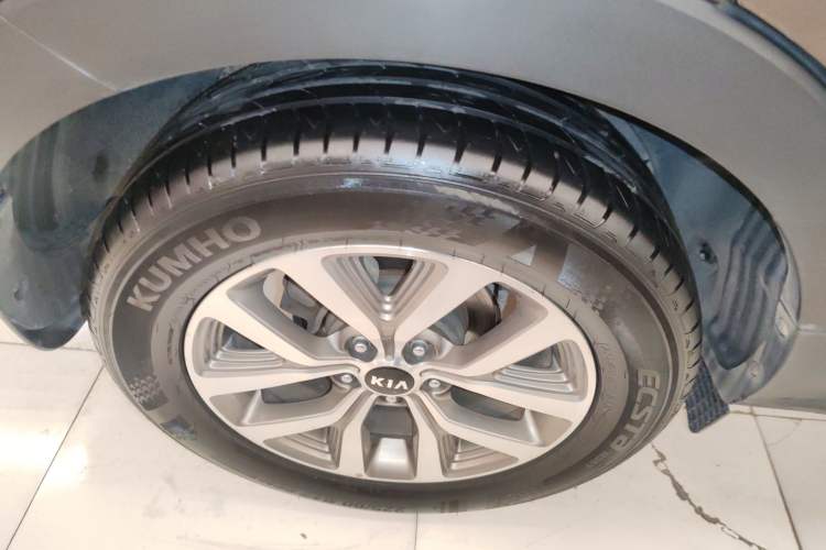 Used Kia Sportage R 2015 2.0L Automatic Two-Wheel Drive GLS Right Rear Wheel Hub