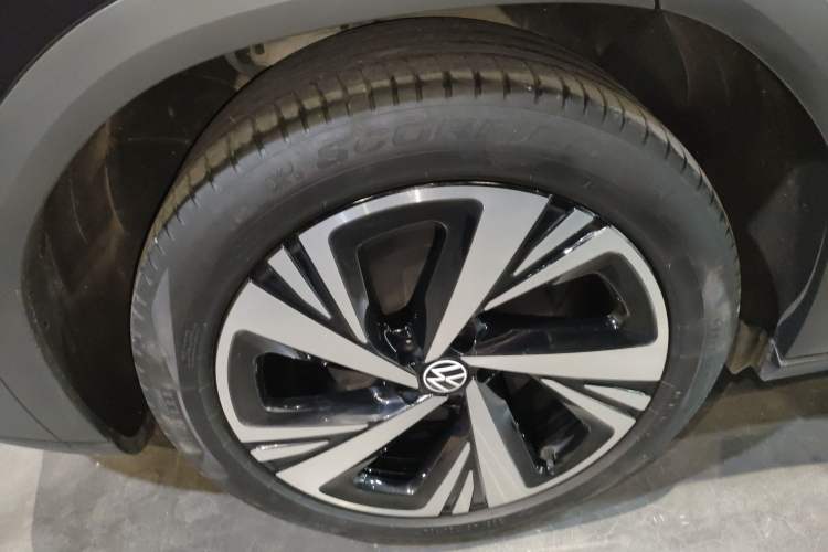 Used Volkswagen ID.6 CROZZ 2022 Long-Range PRO Edition Right Rear Wheel Hub