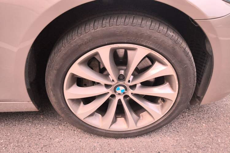 Used BMW 5 Series 2014 528Li Leading Model
