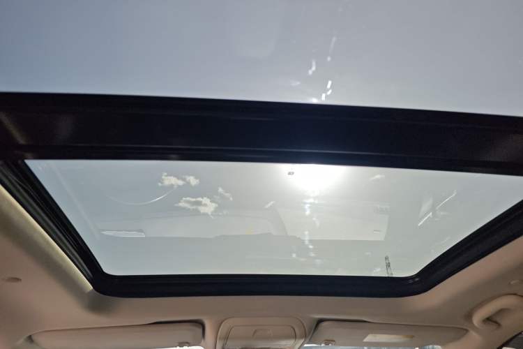 Used Cadillac XT5 2018 28T Four-Wheel Drive Luxury Model Headliner