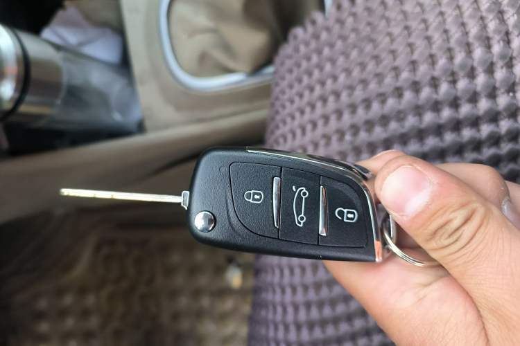 Used Nissan Sylphy 2012 Classic 1.6XE Manual Comfort Edition Vehicle Key