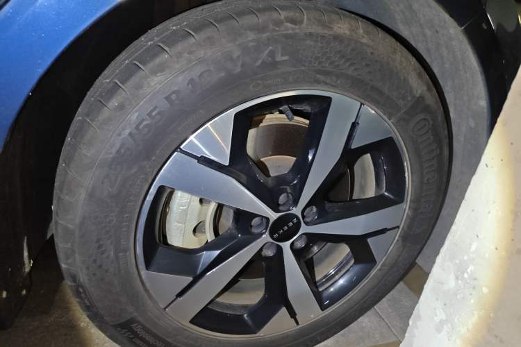 Used Zeekr 001 2023 WE Edition 100 kWh Right Front Wheel Hub