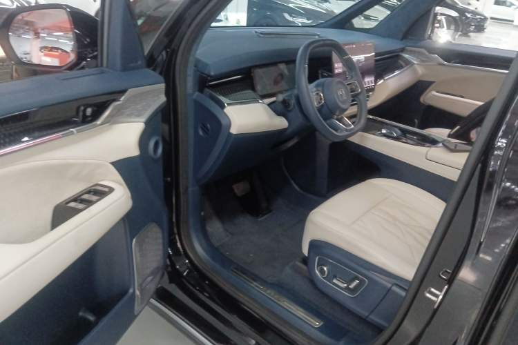 Used Zeekr 009 2024 7-Seater Aisle Version 108 kWh