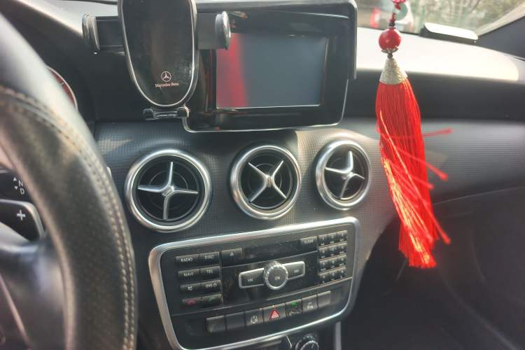 Used Mercedes-Benz A-Class 2015 A 180 Audio And AC Panel