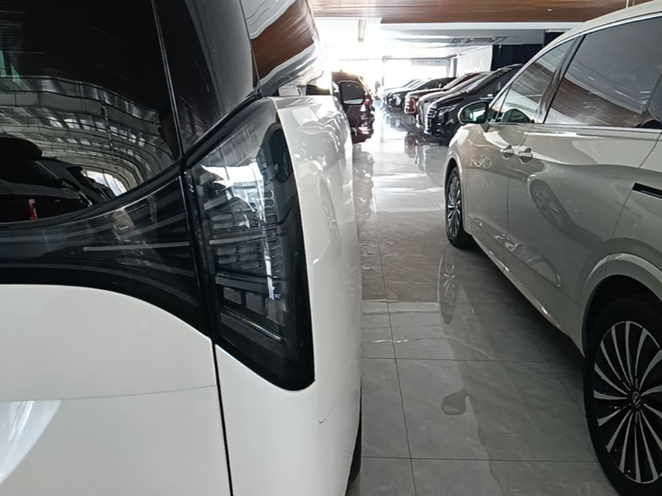 Geely Galaxy LEVC L380 2025 570 km Excellence Edition — снимка 9