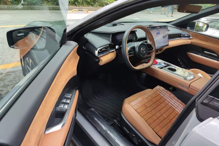 Used Mazda EZ-6 2024 Range-Extended 200 Luxury Edition
