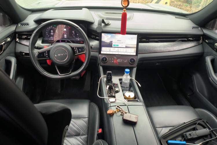 Used Lynk & Co 09 2021 2.0T Halo Six-Seater Center Console