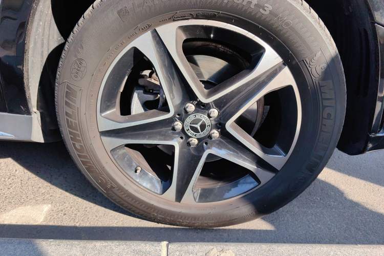 Used Mercedes-Benz GLE 2023 GLE 350 4MATIC Stylish Model Right Front Wheel Hub