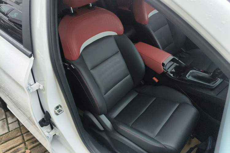 Used MG 5 2023 180 DVVT CVT Luxury Edition Right Front Seat