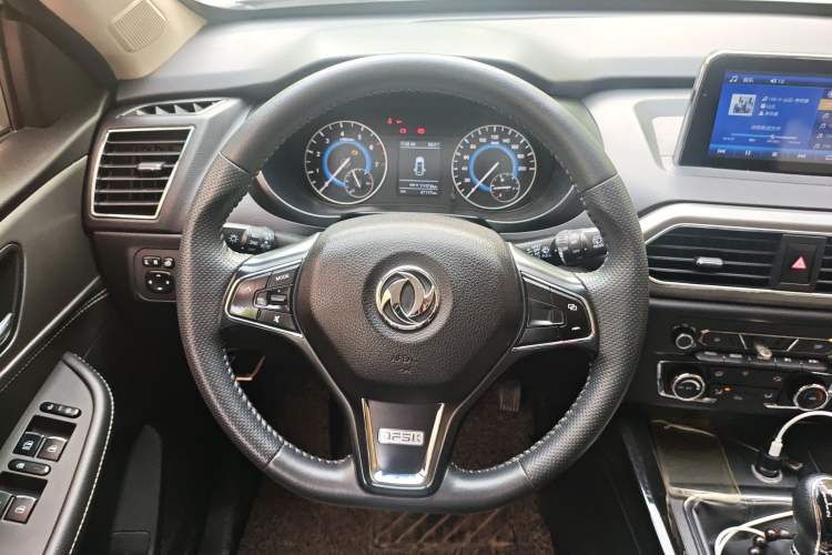 Used Dongfeng Fengon S560 2018 1.8L Manual Luxury 7-Seater Steering Wheel