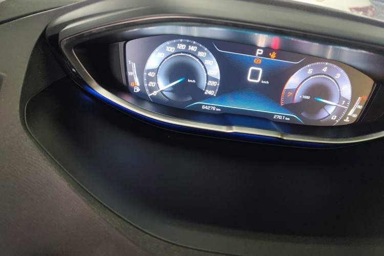 Used Peugeot 5008 2017 350THP 7-Seater Elite Edition Odometer Close Up