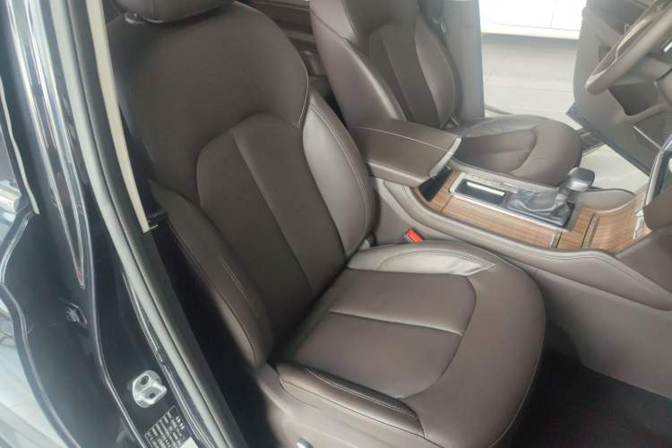 Used Roewe RX8 2019 30T Smart Connectivity Two-Wheel Drive Supreme Flagship Edition
