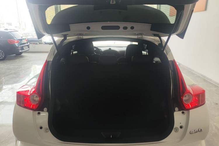 Used Infiniti ESQ 2014 1.6L Spontaneous Edition Trunk