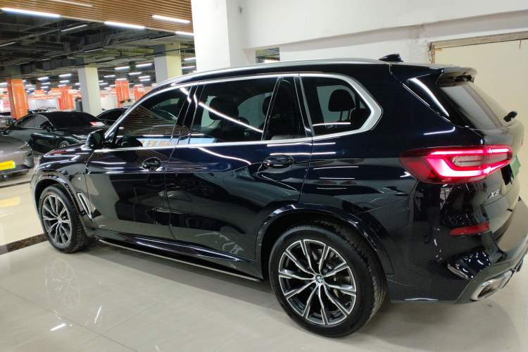 Used BMW X5 2022 Restyled xDrive 30Li Luxury Version M Sport Package
