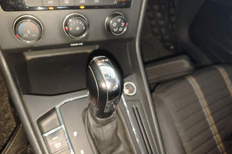 Used Volkswagen Lavida 2018 Hatchback 200TSI DSG Comfort Edition China V Standard Gear Lever