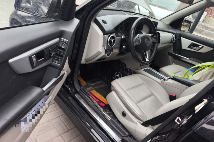 Used Mercedes-Benz GLK-Class 2013 GLK 300 4MATIC Dynamic Sunroof Model