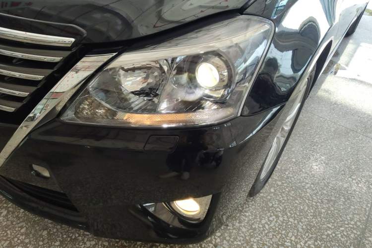 Used Toyota Crown 2012 2.5L Royal Leather Edition
