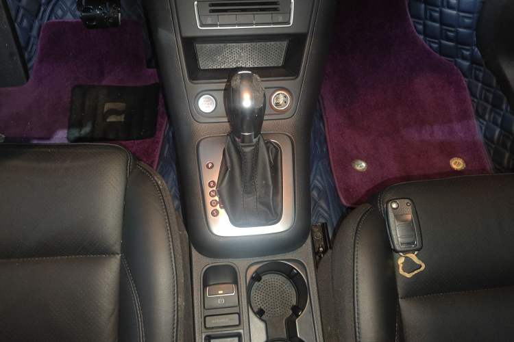 Used Volkswagen Tiguan 2015 1.8TSI Automatic Two-Wheel Drive Luxury Model Gear Lever