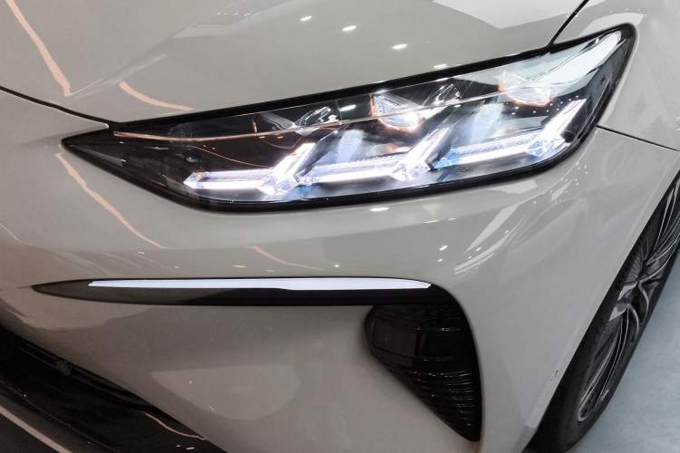 Used Denza N7 2024 630 All-Wheel Drive Intelligent Driving Max Edition Left Front Headlight