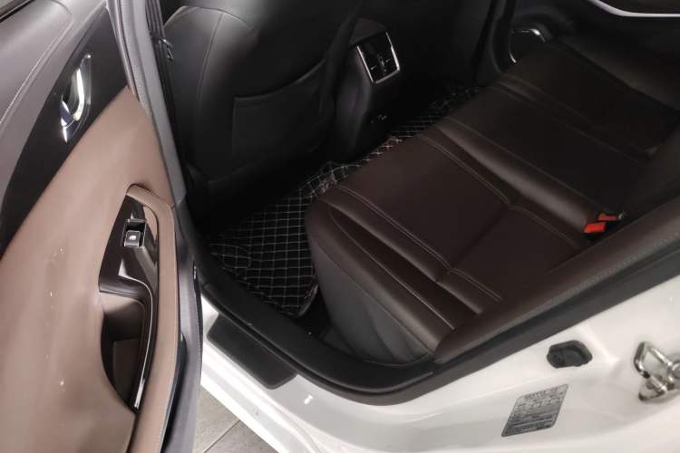 Used CHANGAN Raeton CC 2018 1.5T Automatic Elegant Starry Edition China V Standard
