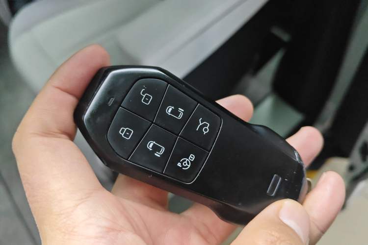 Used XPeng X9 2024 702 Ultra-Long Range Pro
