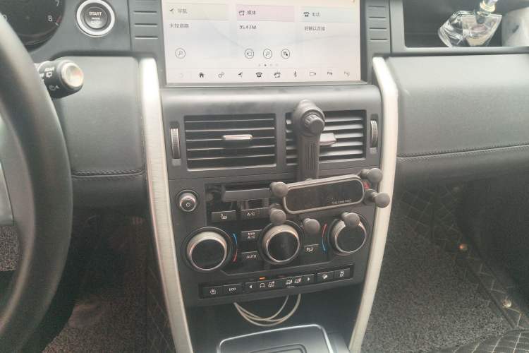 Used Land Rover Discovery Sport 2019 240 PS HSE Version China V Standard Audio And AC Panel