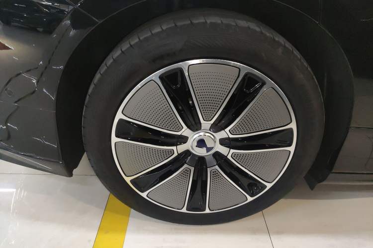 Used Denza Z9 2024 1100 km All-Wheel-Drive Ultra Version
