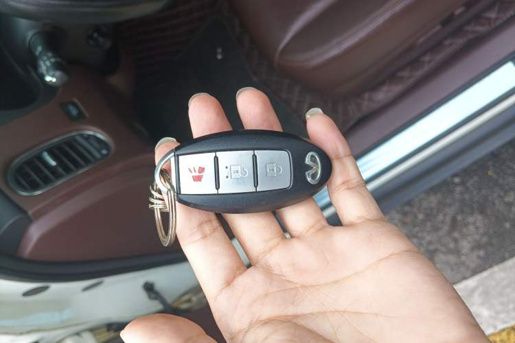 Used Infiniti QX50 2013 2.5L Two-Wheel-Drive Elegant Edition