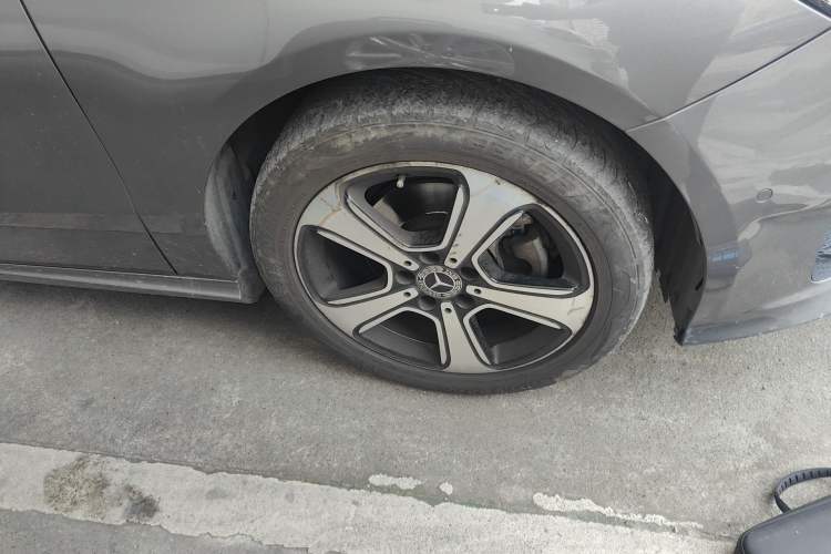 Used Mercedes-Benz B-Class 2017 B 200 Fashion Model Right Front Wheel Hub